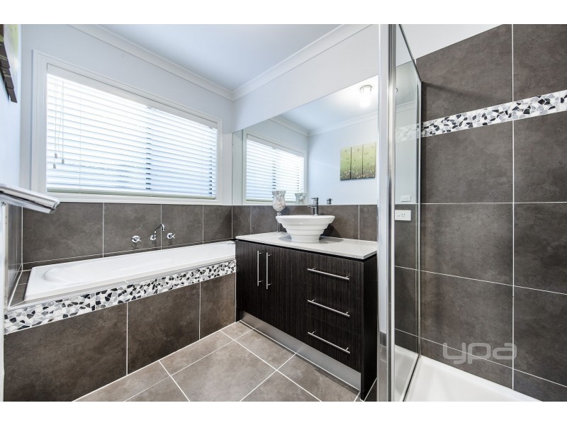 34 Wilkins Crescent, Burnside Heights VIC 3023