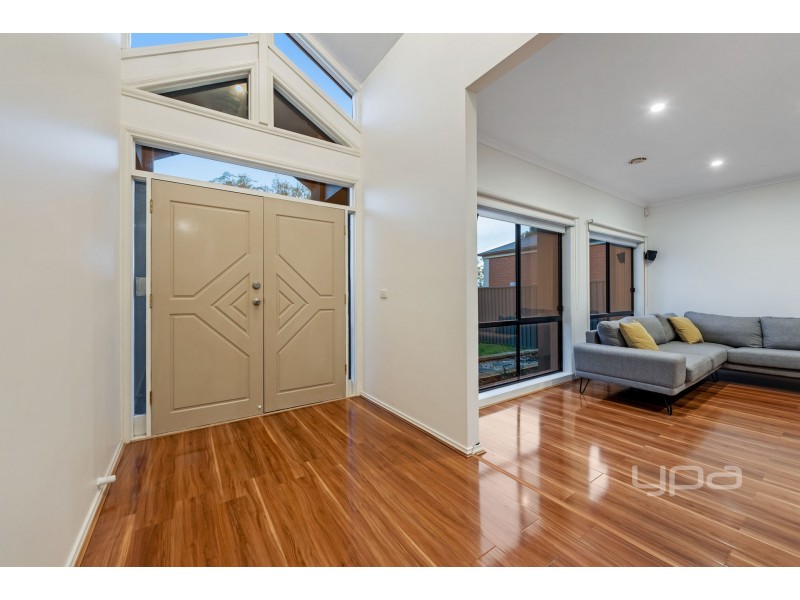 2 Tucker Place, Caroline Springs VIC 3023