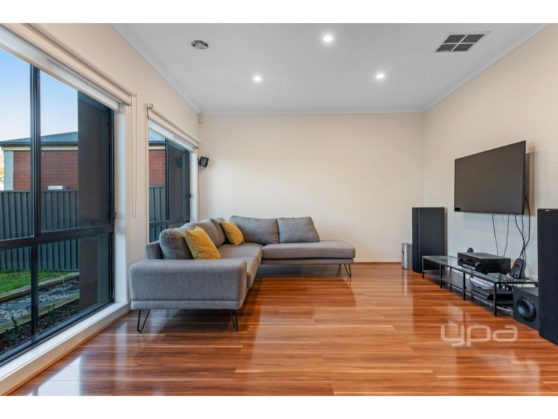 2 Tucker Place, Caroline Springs VIC 3023