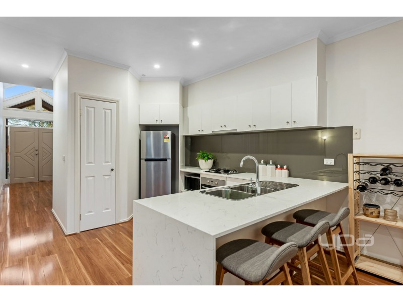 2 Tucker Place, Caroline Springs VIC 3023