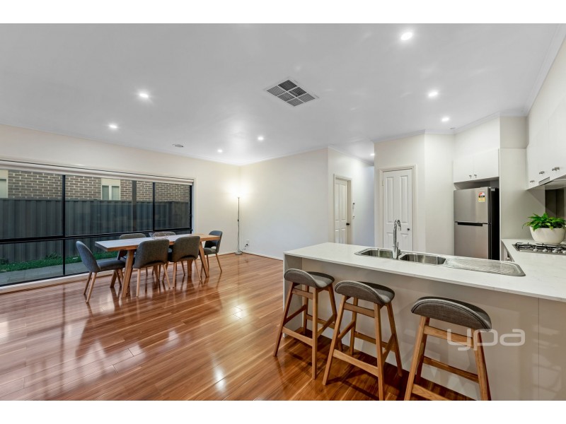 2 Tucker Place, Caroline Springs VIC 3023