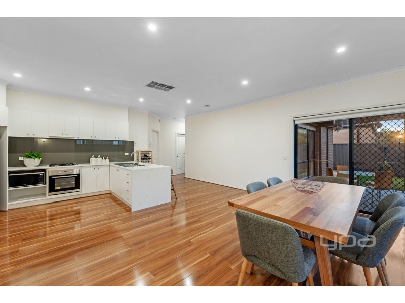 2 Tucker Place, Caroline Springs VIC 3023