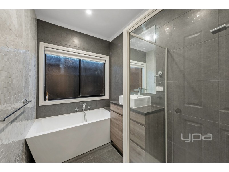 2 Tucker Place, Caroline Springs VIC 3023