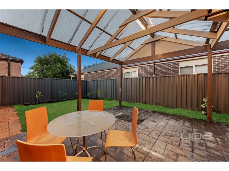 2 Tucker Place, Caroline Springs VIC 3023