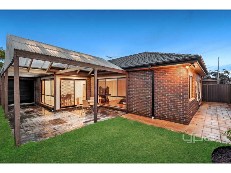2 Tucker Place, Caroline Springs VIC 3023