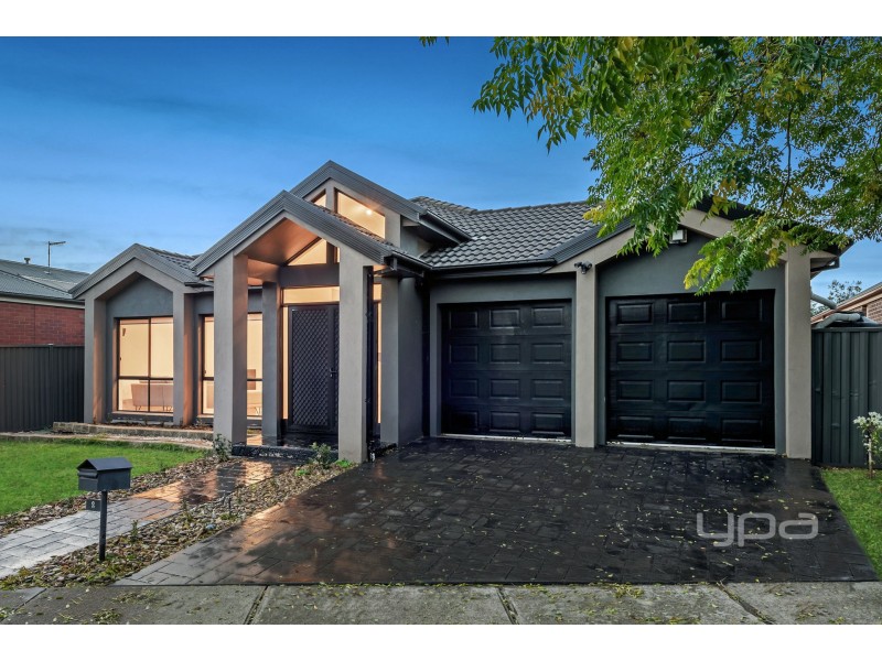 2 Tucker Place, Caroline Springs VIC 3023