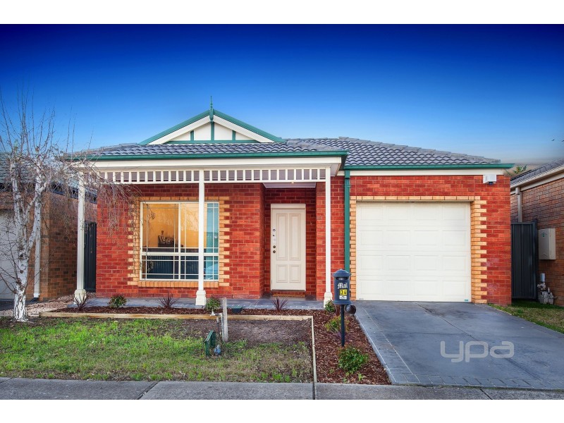34 Dickerson Way, Caroline Springs VIC 3023
