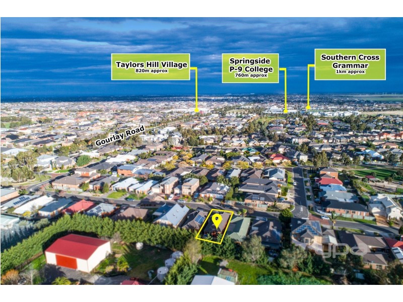 34 Dickerson Way, Caroline Springs VIC 3023