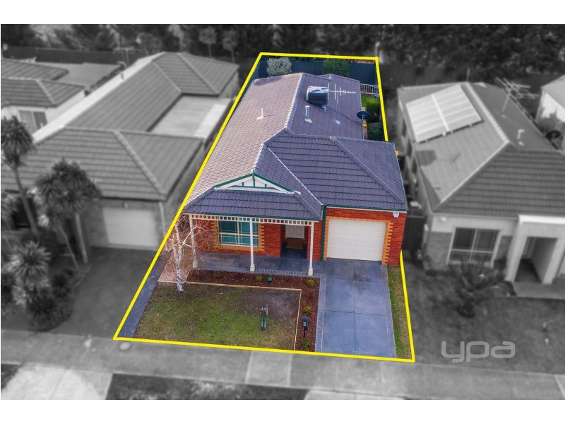 34 Dickerson Way, Caroline Springs VIC 3023