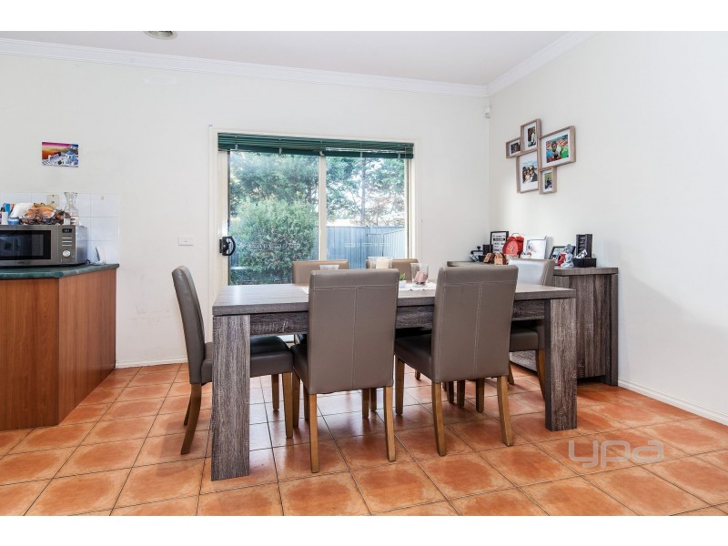 34 Dickerson Way, Caroline Springs VIC 3023