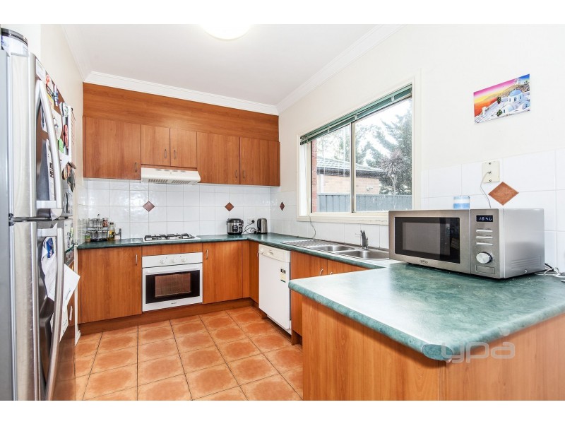 34 Dickerson Way, Caroline Springs VIC 3023