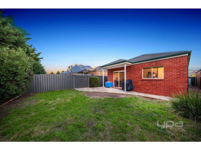 34 Dickerson Way, Caroline Springs VIC 3023