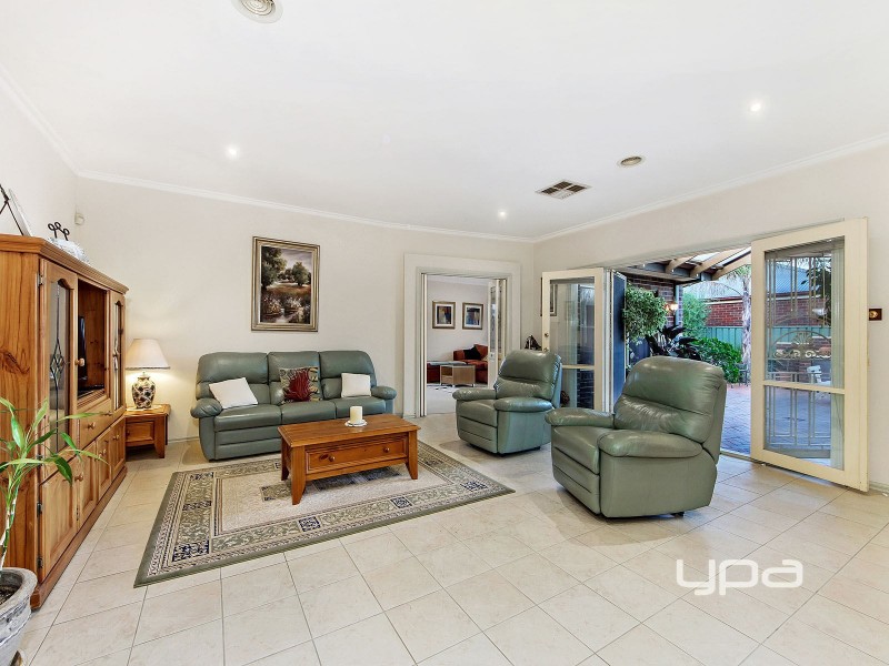 35 Kyneton Circuit, Caroline Springs VIC 3023