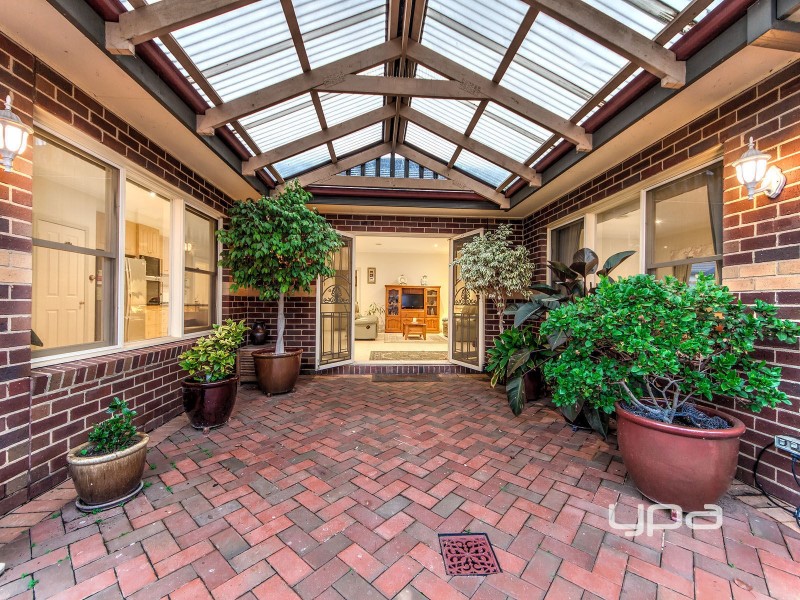 35 Kyneton Circuit, Caroline Springs VIC 3023