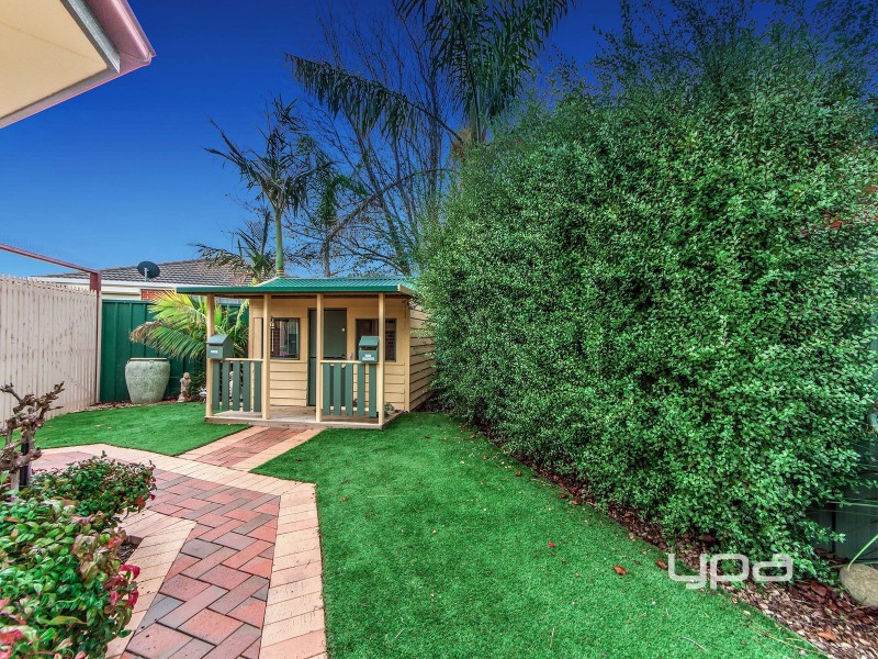 35 Kyneton Circuit, Caroline Springs VIC 3023