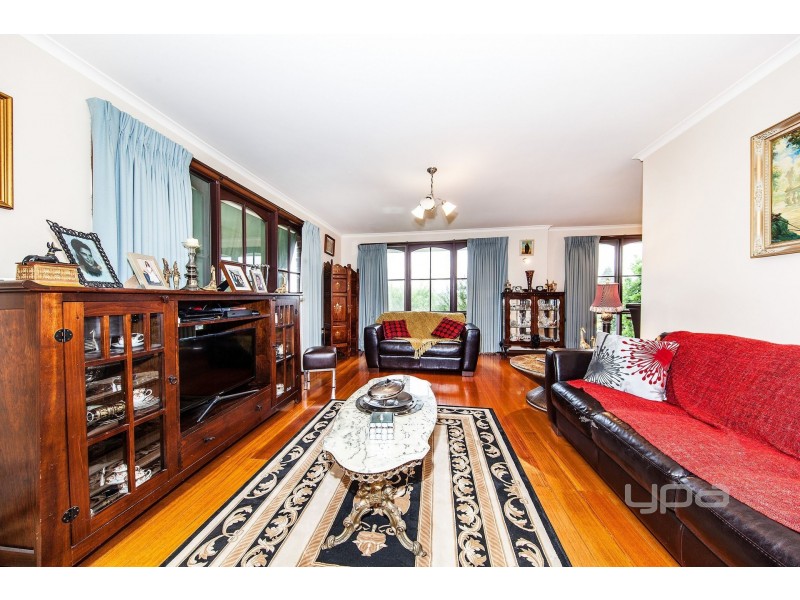299 Carrick Drive, Gladstone Park VIC 3043