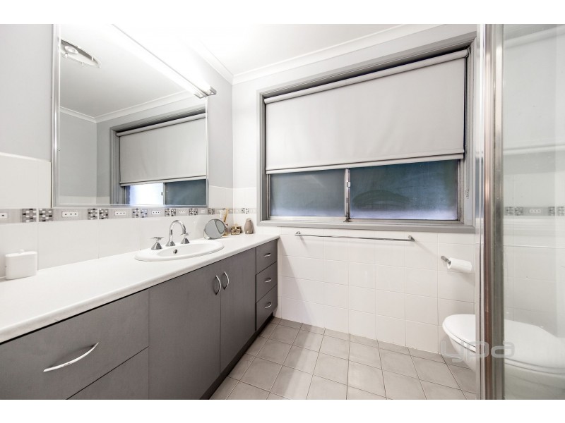 299 Carrick Drive, Gladstone Park VIC 3043