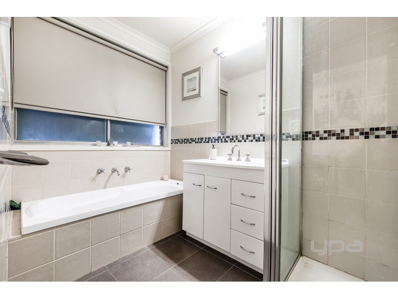 299 Carrick Drive, Gladstone Park VIC 3043