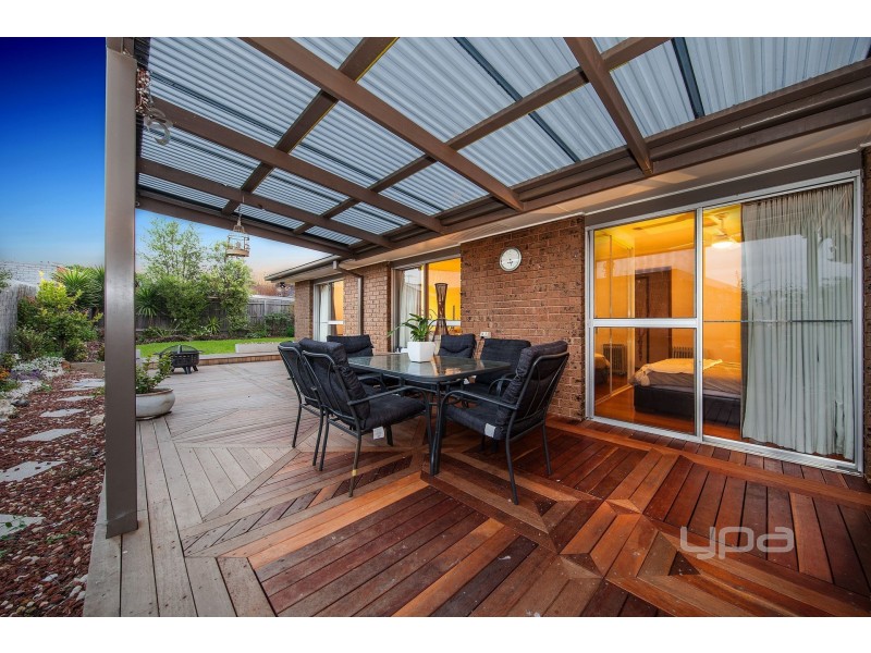 299 Carrick Drive, Gladstone Park VIC 3043