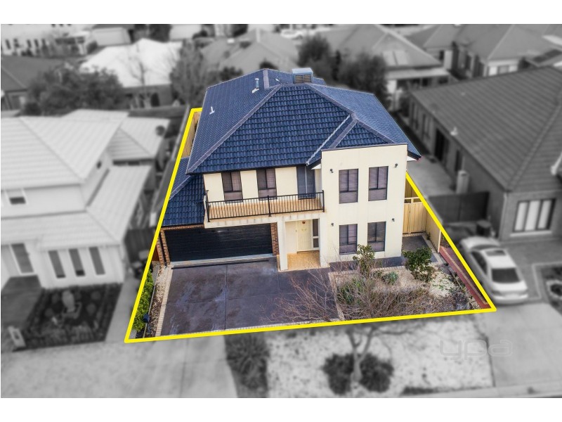 5 Gairdners Pass, Caroline Springs VIC 3023