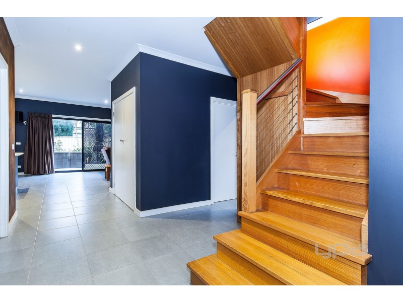 5 Gairdners Pass, Caroline Springs VIC 3023