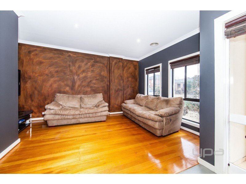 5 Gairdners Pass, Caroline Springs VIC 3023