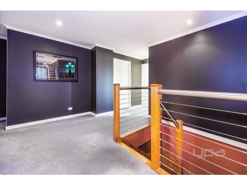 5 Gairdners Pass, Caroline Springs VIC 3023