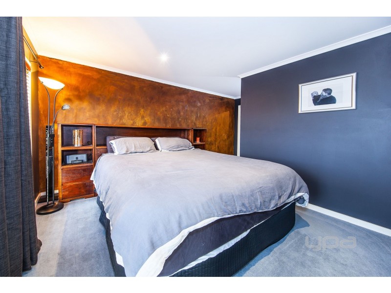 5 Gairdners Pass, Caroline Springs VIC 3023