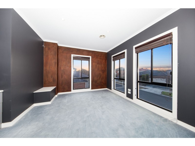 5 Gairdners Pass, Caroline Springs VIC 3023