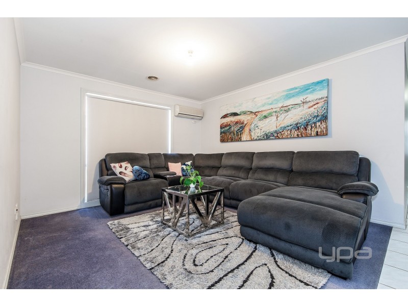 22 Broadhurst Way, Caroline Springs VIC 3023