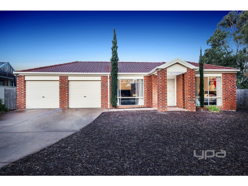 8 Patterson Close, Caroline Springs VIC 3023