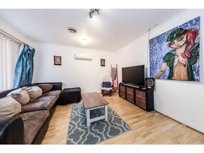 8 Patterson Close, Caroline Springs VIC 3023