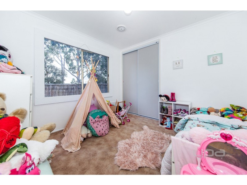 8 Patterson Close, Caroline Springs VIC 3023