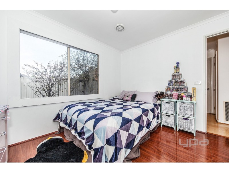 8 Patterson Close, Caroline Springs VIC 3023