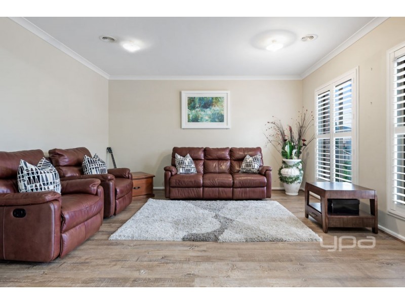 10  Hay Avenue, Taylors Hill VIC 3037