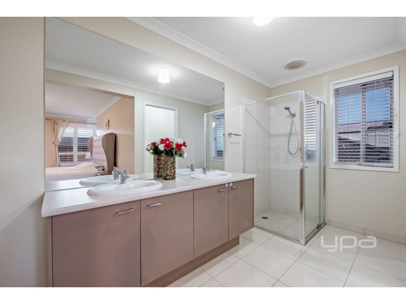 10  Hay Avenue, Taylors Hill VIC 3037