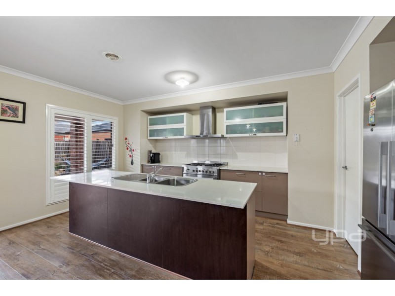 10  Hay Avenue, Taylors Hill VIC 3037