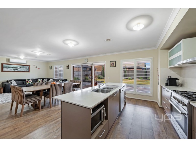 10  Hay Avenue, Taylors Hill VIC 3037