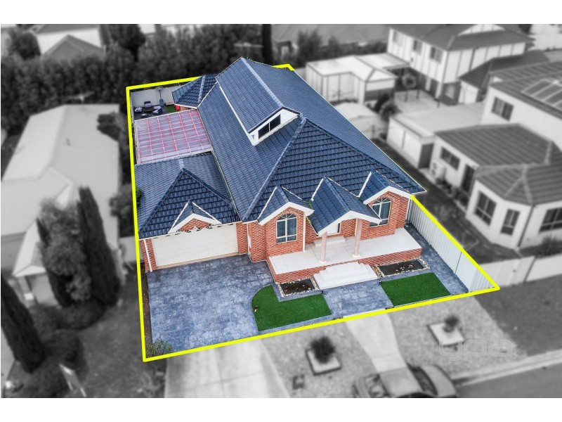 3  Calthorpe Green, Caroline Springs VIC 3023