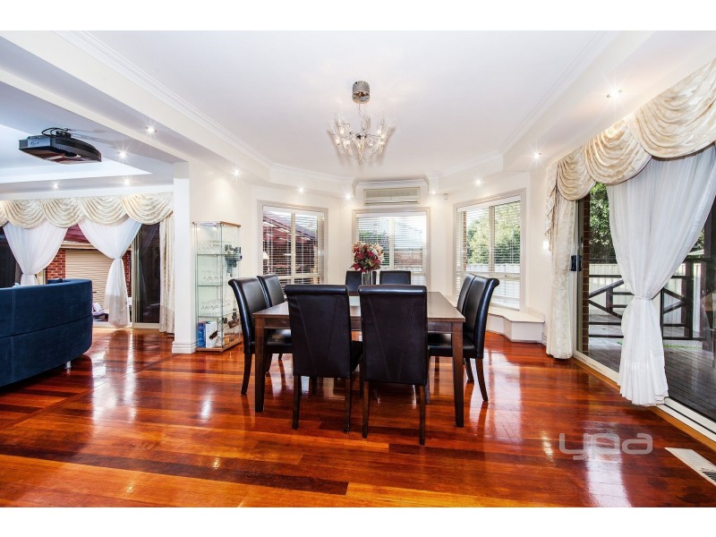 3  Calthorpe Green, Caroline Springs VIC 3023