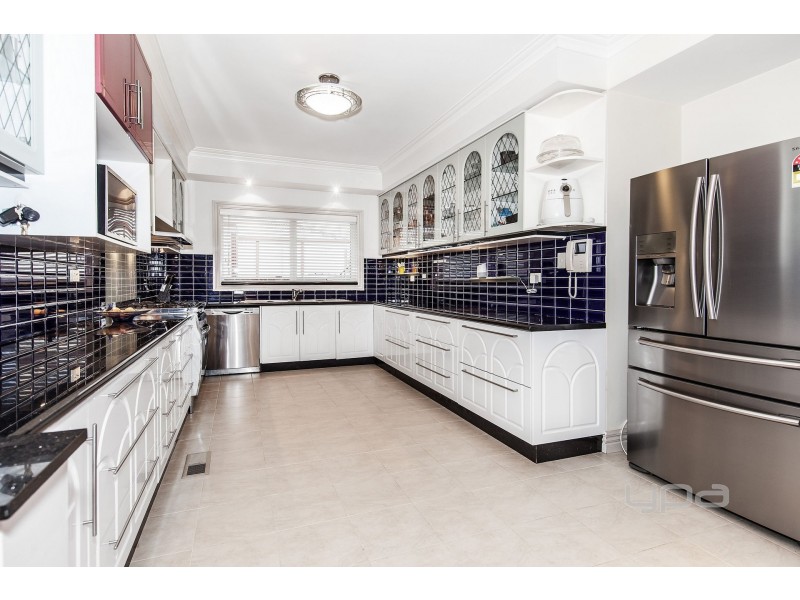 3  Calthorpe Green, Caroline Springs VIC 3023