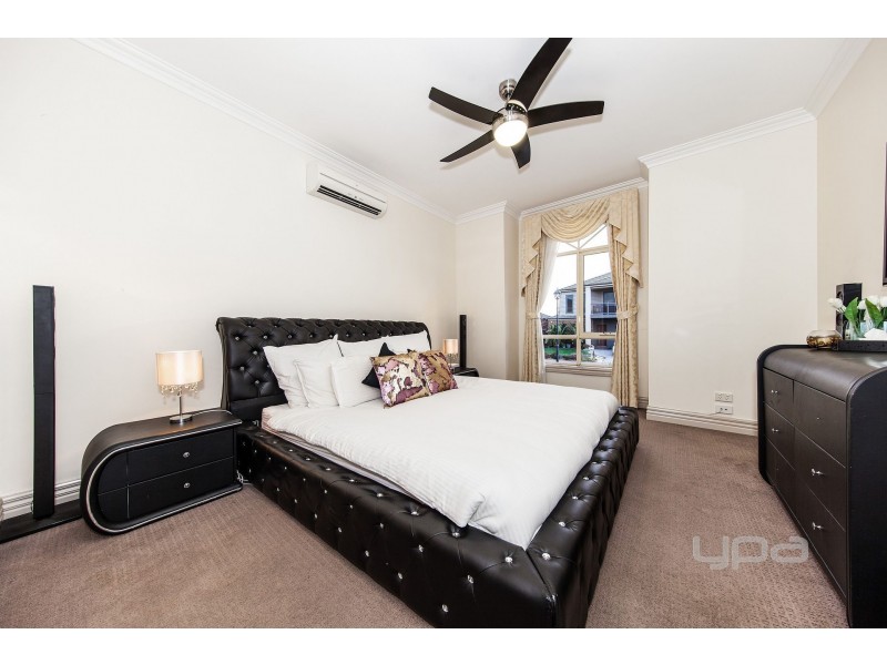 3  Calthorpe Green, Caroline Springs VIC 3023