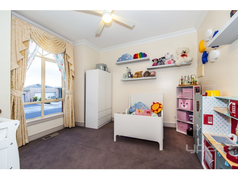 3  Calthorpe Green, Caroline Springs VIC 3023