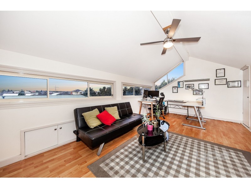 3  Calthorpe Green, Caroline Springs VIC 3023