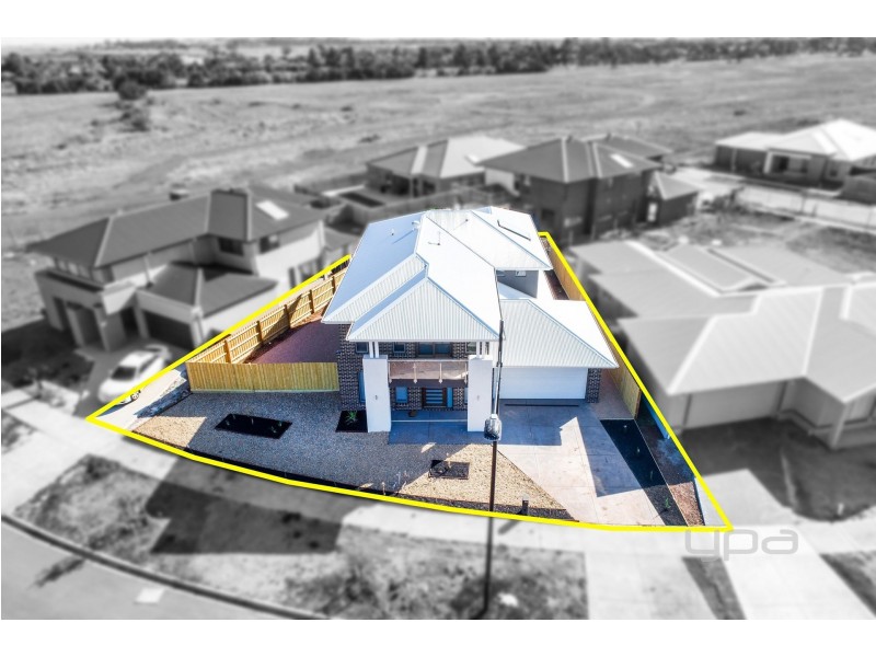 50 Gilderton Esplanade, Rockbank VIC 3335