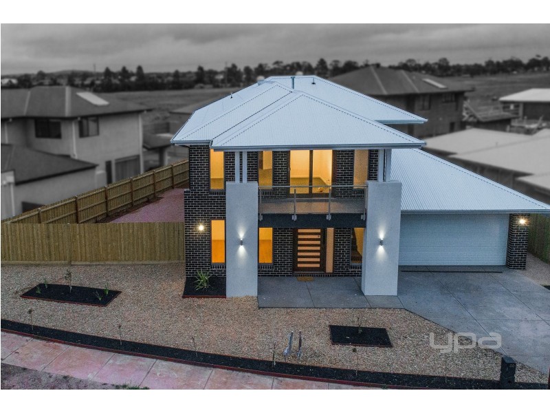50 Gilderton Esplanade, Rockbank VIC 3335