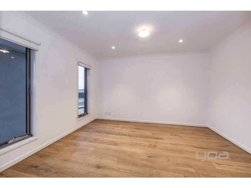 50 Gilderton Esplanade, Rockbank VIC 3335