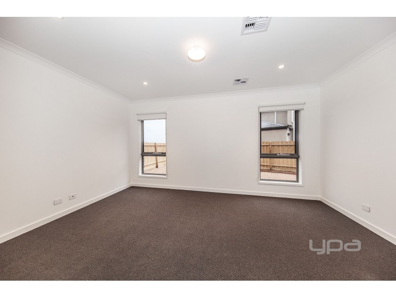 50 Gilderton Esplanade, Rockbank VIC 3335