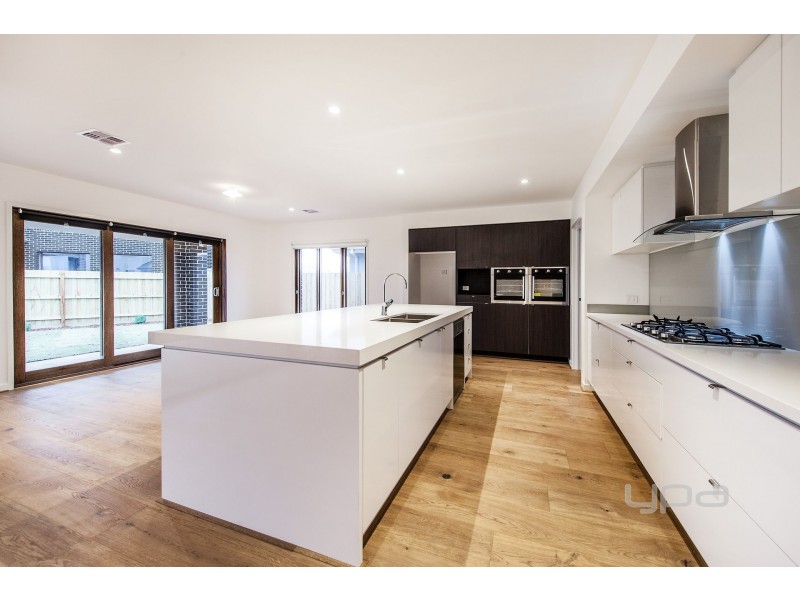 50 Gilderton Esplanade, Rockbank VIC 3335