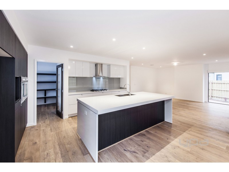 50 Gilderton Esplanade, Rockbank VIC 3335